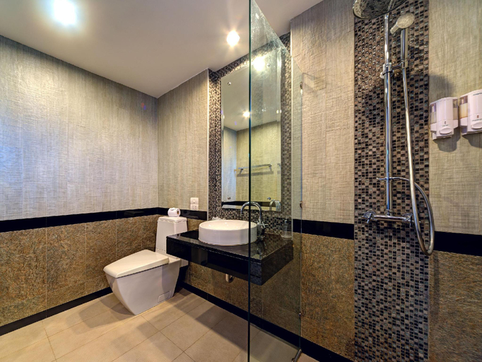 Bathroom 4, Aonang Regent, Mueang Krabi