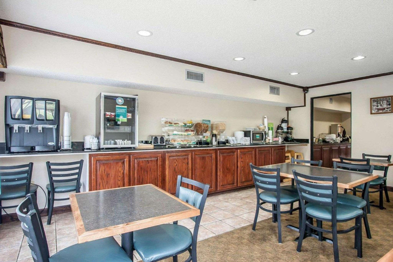 Food & Drinks 4, Quality Inn Savannah South, Hardin