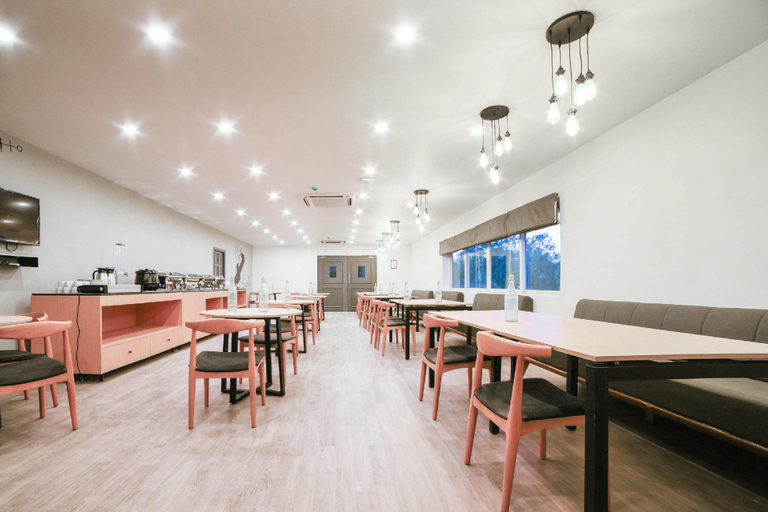 Food & Drinks 4, Townhouse Laguna Ecr Near Juhu Beach, Kancheepuram