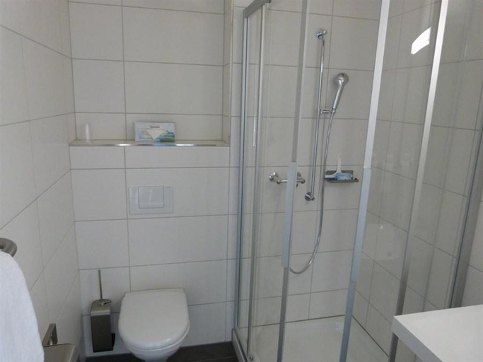 Bedroom 3, Omnium Sport Hotel, Lebern