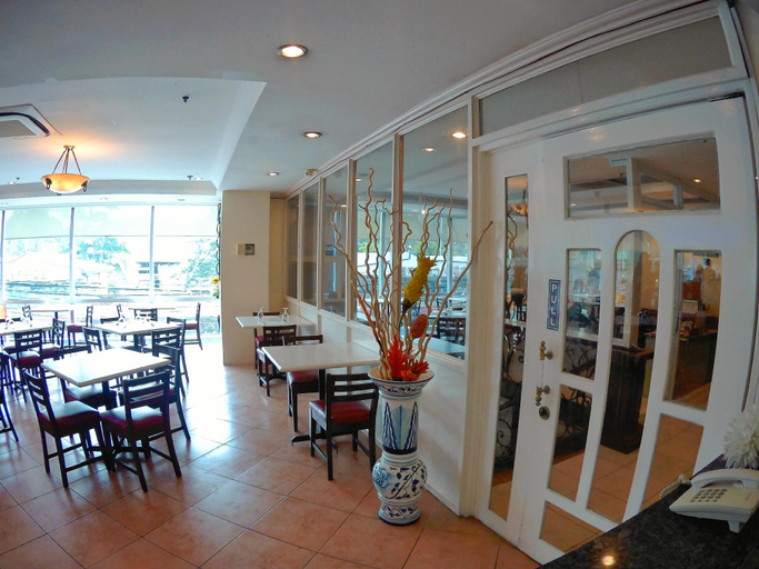 Food & Drinks 2, Golden Peak Hotel & Suites, Cebu City