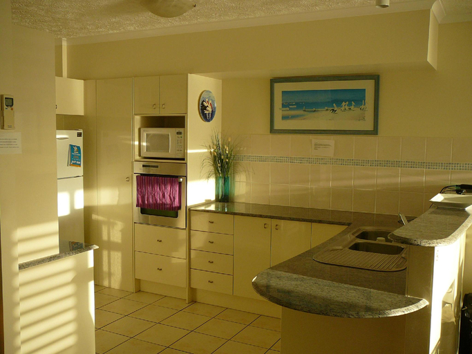 Bathroom 4, Moorings Beach Resort, Caloundra - Caloundra S.