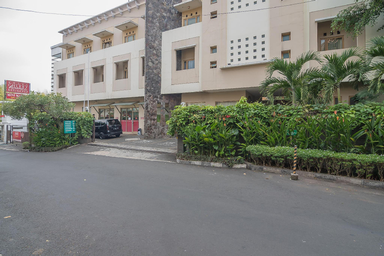 Exterior & Views 23