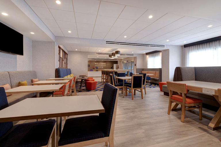 Public Area 2, Hampton Inn Crown Point, Lake