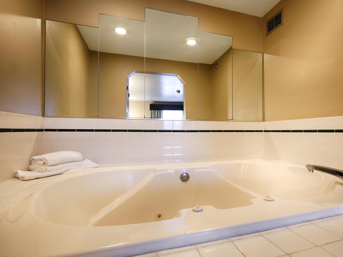 Bathroom 5, Baymont by Wyndham Marion, OH, Marion
