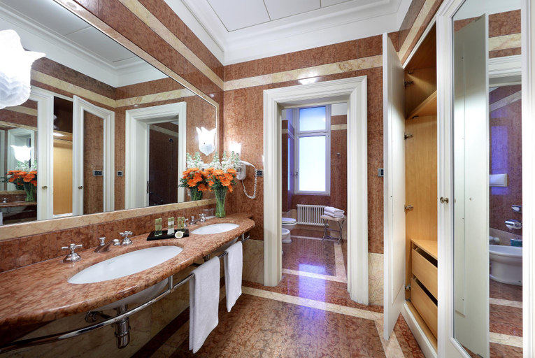 Bathroom 4, Eurostars Excelsior Hotel, Napoli