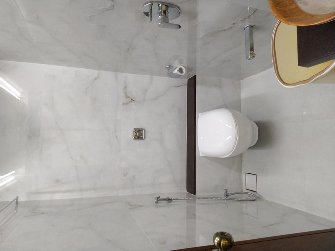 Bathroom 3, La Hotel Metro, Mumbai Suburban