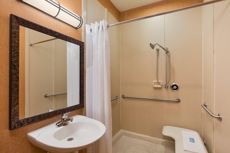 Bathroom, Country Inn & Suites by Radisson, Springfield Downtown, Greene