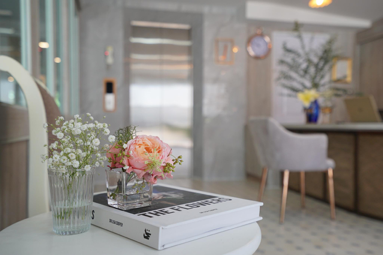 Public Area 3, The Qube Fifty Hotel, Khlong Toey