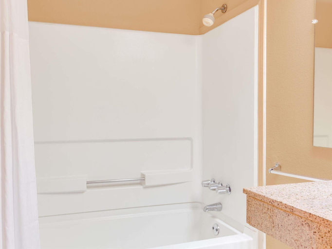 Bathroom 2, AMERICAS BEST VALUE INN AIKEN, Aiken