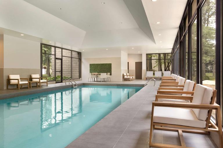 Sport & Beauty 2, DoubleTree by Hilton Toronto Airport West, Peel