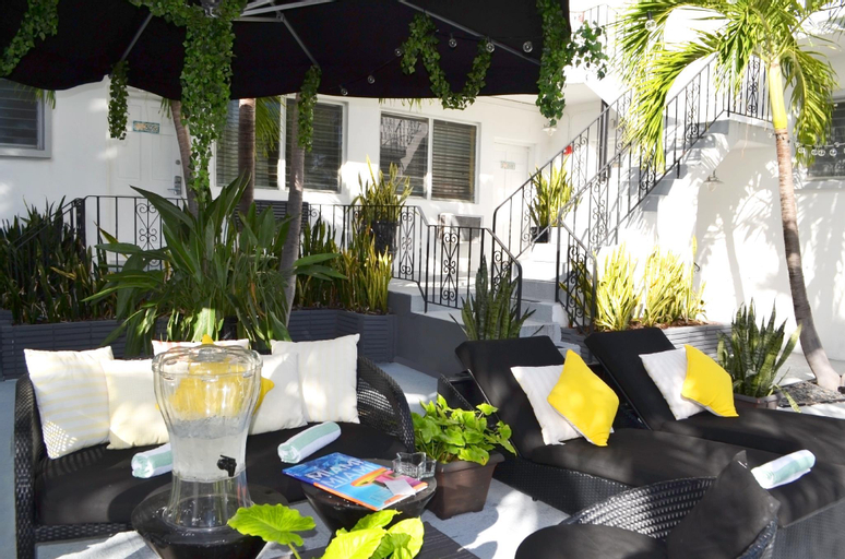 Food & Drinks 1, Beachside Apartment Hotel, Miami-Dade