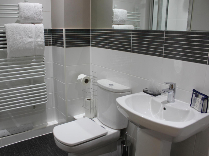 Bathroom 3, HOF - City Wall House, Reading