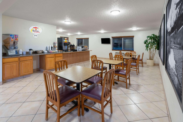 Food & Drinks, Super 8 by Wyndham Fountain, El Paso