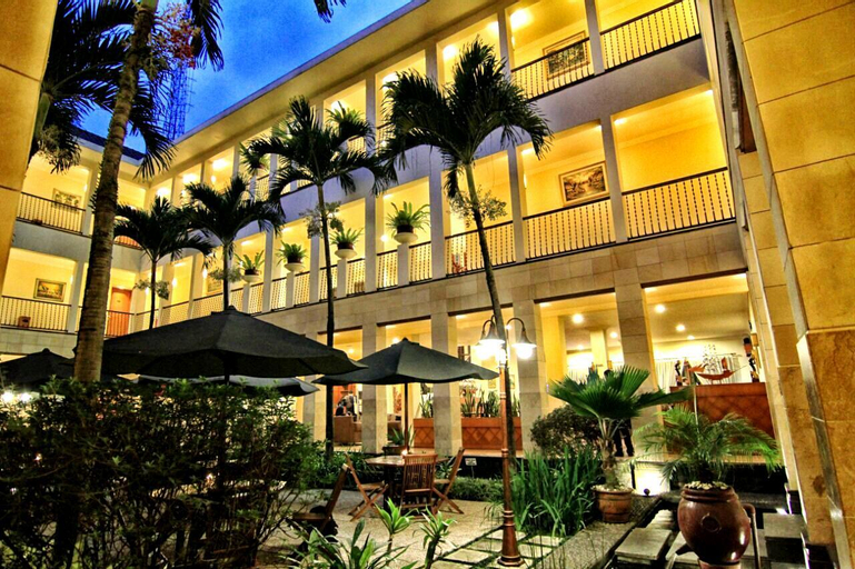 Exterior & Views 22
