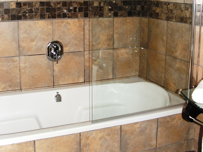 Bathroom 4, 24OnVrey 3 Star Guest House, Ekurhuleni