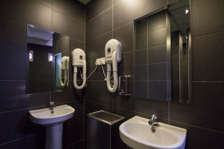 Bedroom 3, M Qube Hotel , Barat Daya