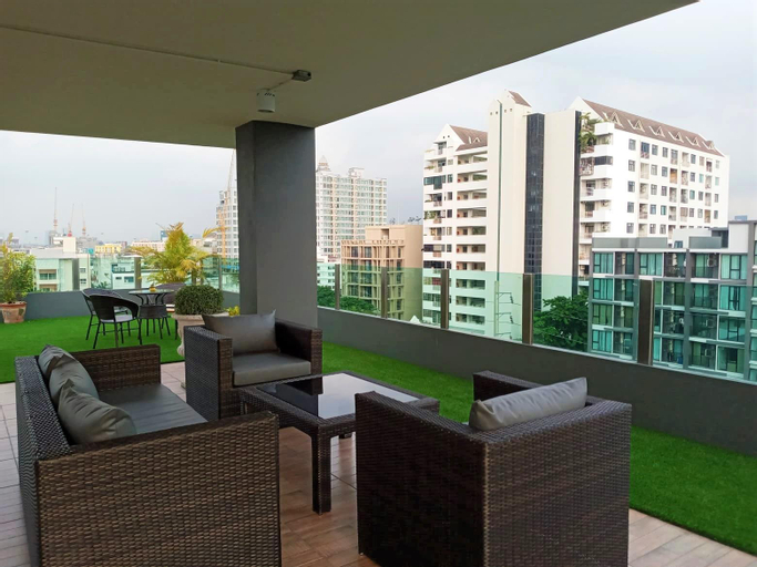 Exterior & Views 20