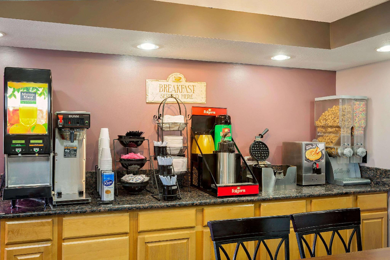 Food & Drinks 5, Knights Inn Port Charlotte, Charlotte