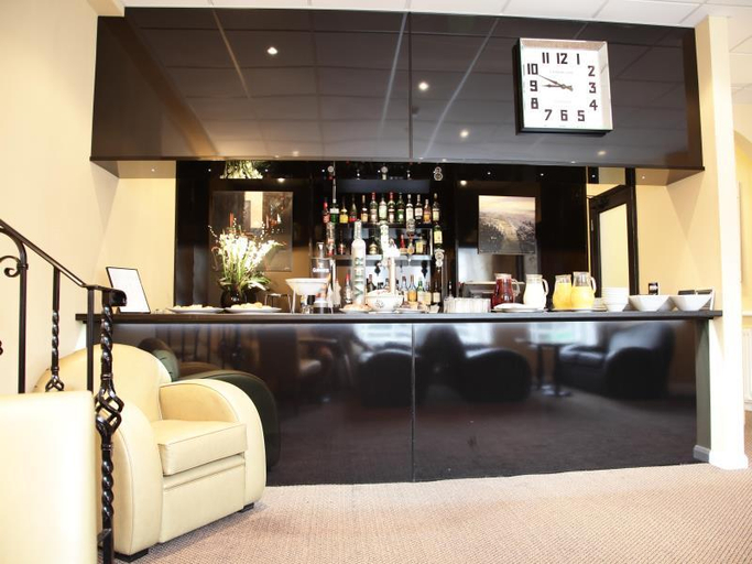 Public Area 2, The Royal Adelaide hotel, Slough