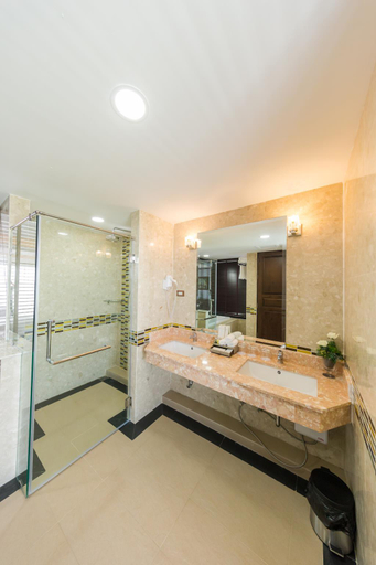 Bathroom 5, Hotel De Ladda, Muang Mukdahan