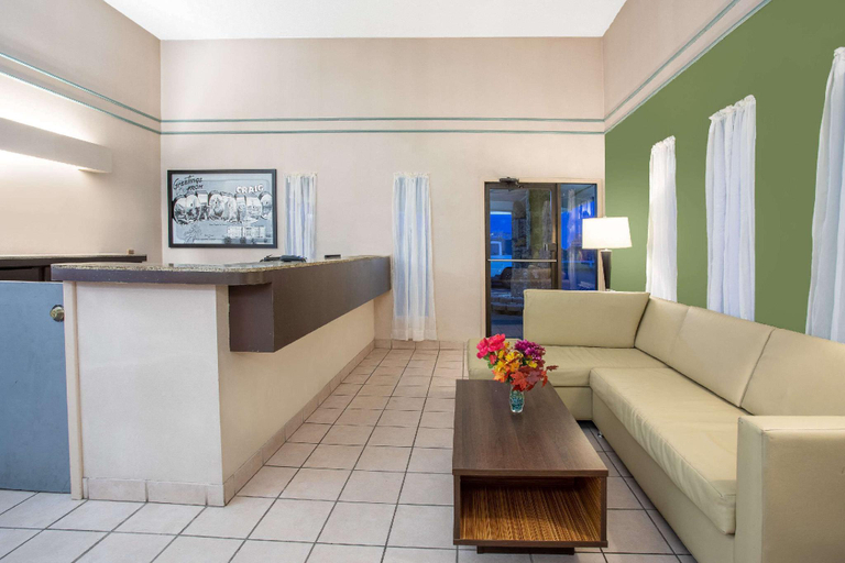 Public Area 2, Super 8 by Wyndham Craig, Moffat