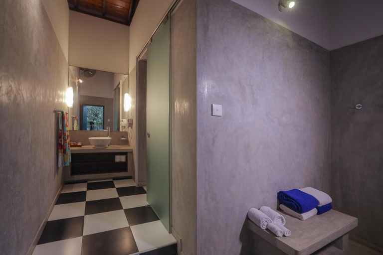 Bathroom 3, Villa Hundira, Negombo