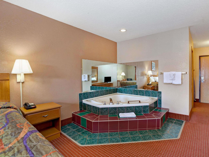Bathroom 4, Quality Inn Charleston, Kanawha