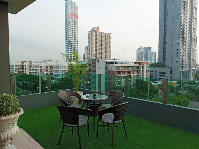 Exterior & Views 21
