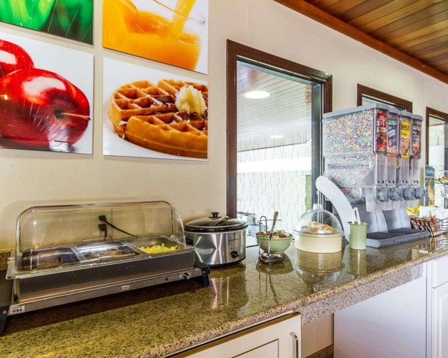 Food & Drinks 5, Quality Inn La Crosse North, La Crosse