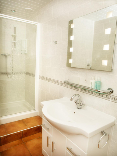 Bathroom 2, Glendower, Torbay