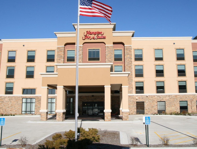 Exterior & Views 2, Hampton Inn & Suites St. Cloud, MN, Stearns