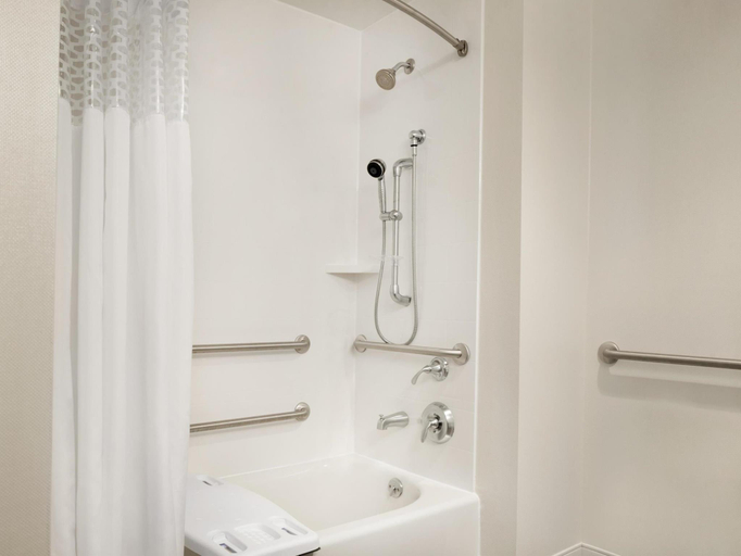 Bathroom 2, Hampton Inn Spring Hill, Maury
