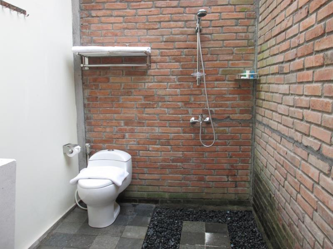 Bathroom 4, Cempaka Villa II, Magelang
