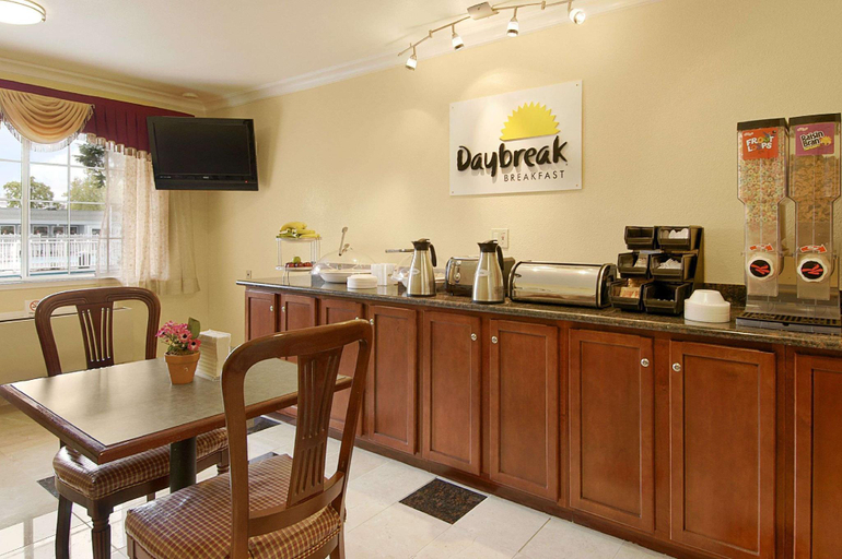 Food & Drinks 5, Days Inn by Wyndham Ukiah, Mendocino