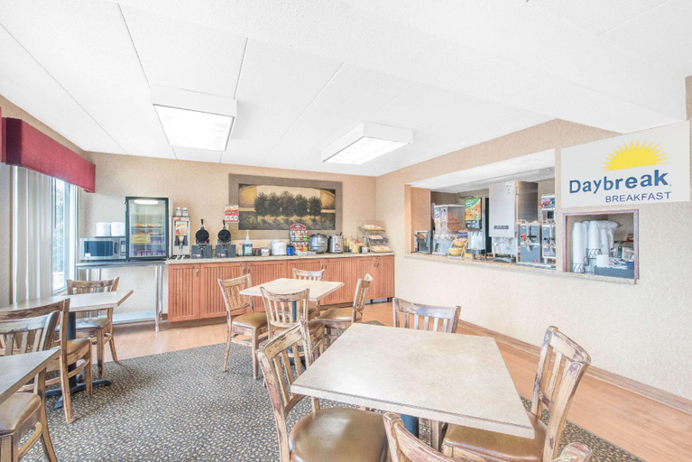 Food & Drinks 5, Days Inn by Wyndham Duluth/By Miller Hill Mall, Saint Louis