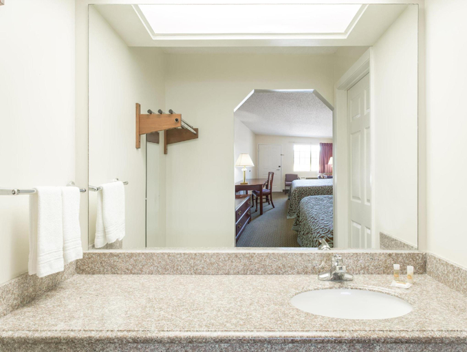 Bathroom 3, Days Inn by Wyndham Picayune, Pearl River