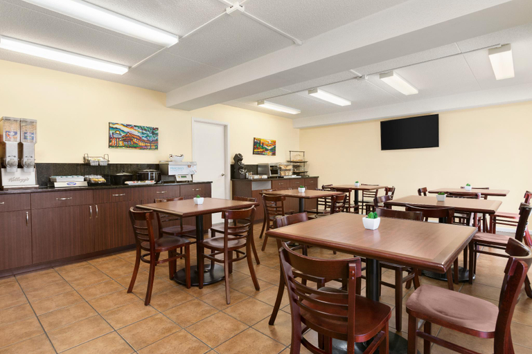 Food & Drinks 5, Days Inn by Wyndham Miramichi NB, Northumberland
