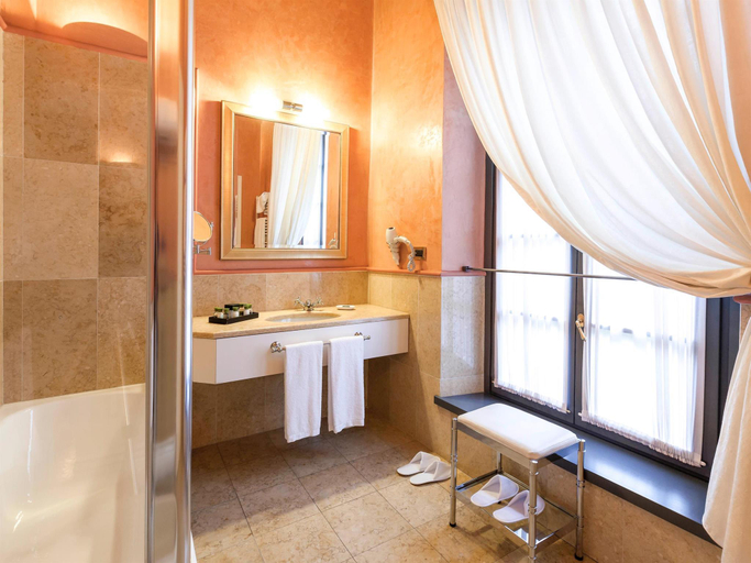 Bathroom 3, Grand Hotel Villa Torretta, Curio collection by Hilton, Milano