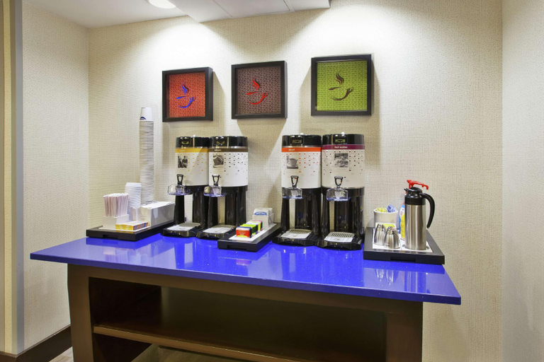 Food & Drinks 5, Hampton Inn & Suites Elyria, Lorain