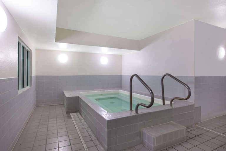 Bathroom 4, La Quinta Inn by Wyndham Lincoln, Lancaster