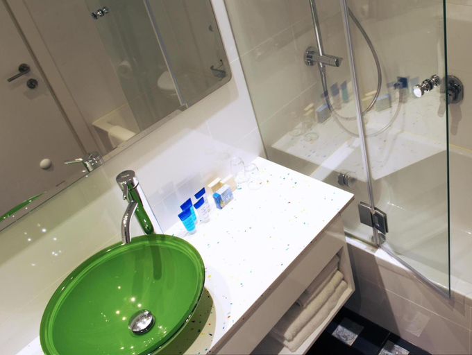 Bathroom 5, Best Western Regency Suites