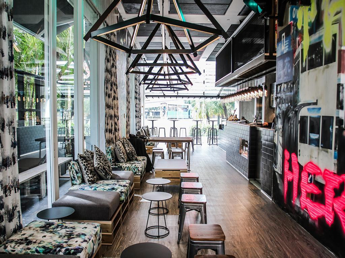 Food & Drinks 4, Mojo Nomad Aberdeen Harbour, Hong Kong Island