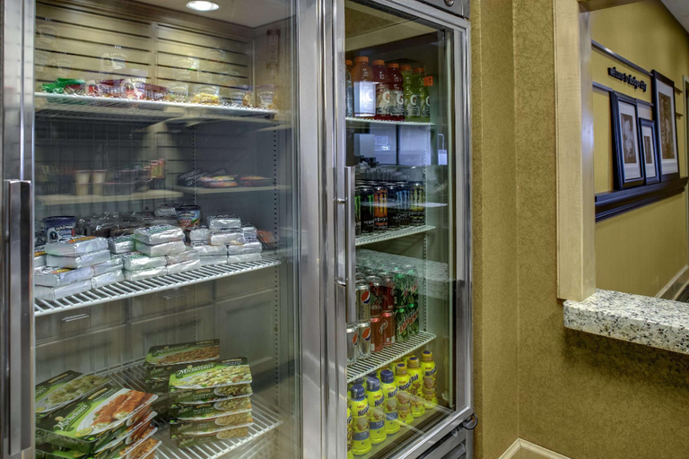 Food & Drinks 4, Hampton Inn & Suites Dodge City, Ford