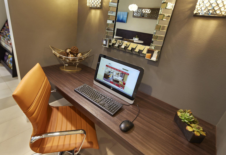 Public Area 2, Eden Roc Inn & Suites near the Maingate, Orange