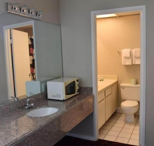 Bathroom 5, The Hyundae Hotel, Riverside