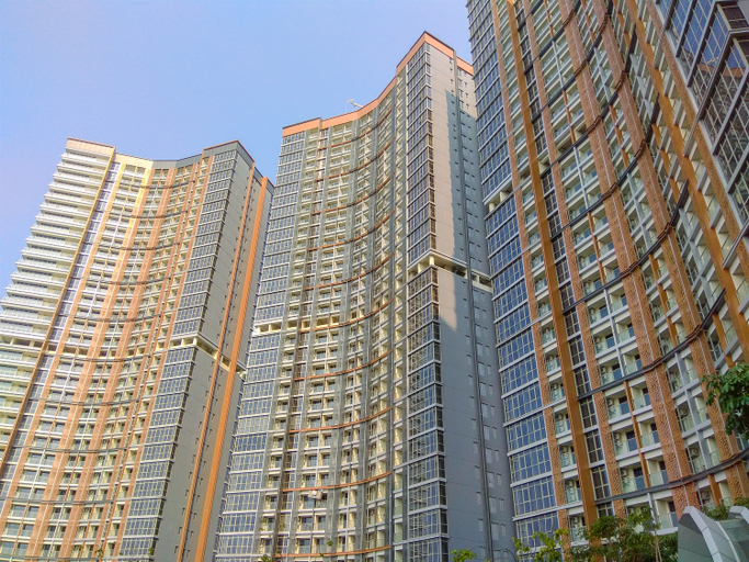 Exterior & Views, Elegant Studio with Pool and Sea View at Gold Coast Apartment By Travelio, Jakarta Utara
