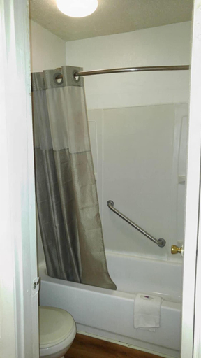 Bathroom 5, Stay4 Less, Spotsylvania