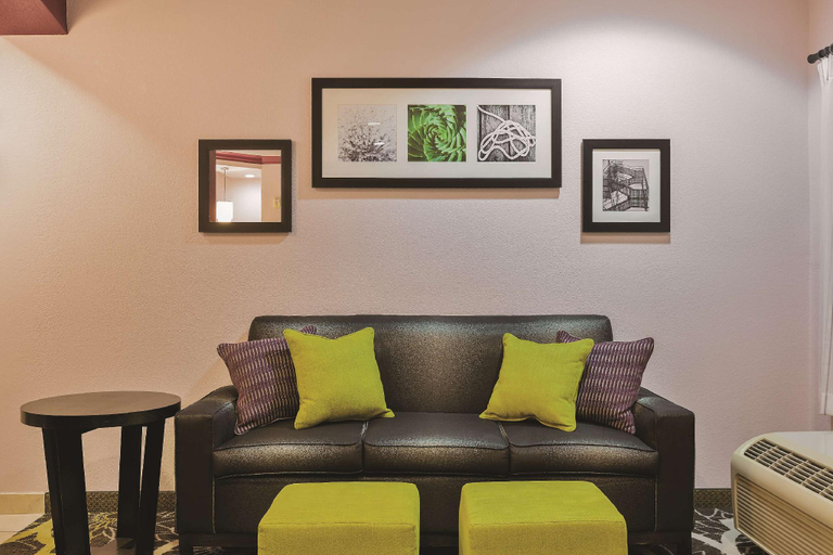 Public Area 2, La Quinta Inn & Suites by Wyndham Tulare, Tulare