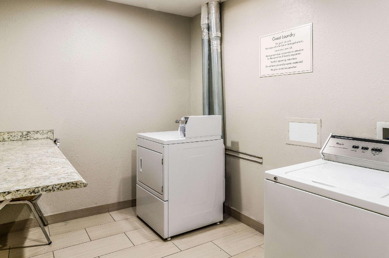 Bathroom 5, Quality Inn & Suites Westminster - Broomfield, Jefferson